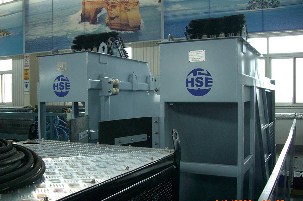 船用型双侧挂收油机